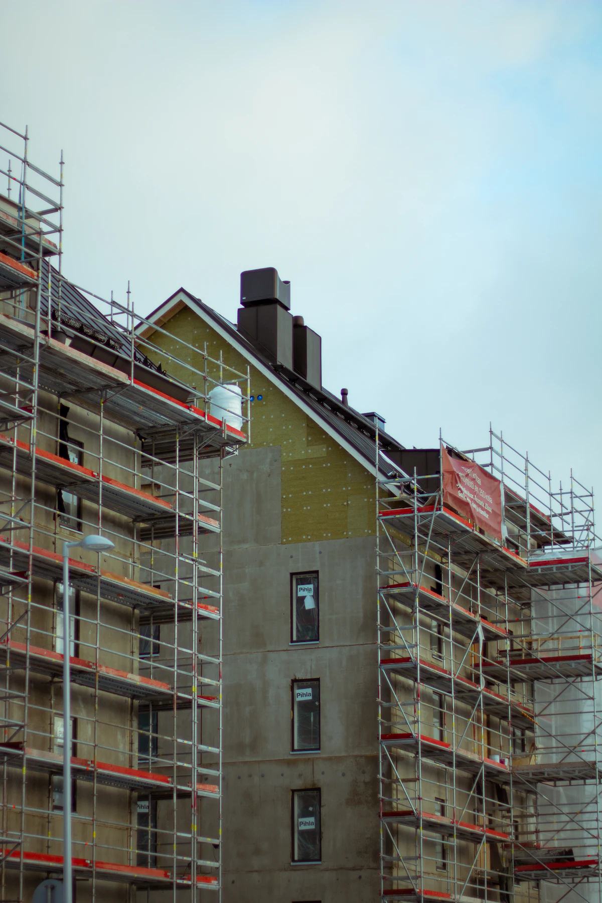 Neubau eines Wohnhauses mit Gerüst